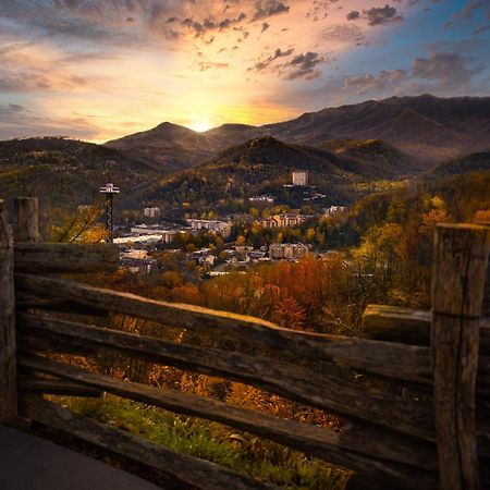 Ober Hideaway, Hot Tub, Wifi, 1089 Free Tickets Each Paid Day, Dollywood And More جاتلينبرج المظهر الخارجي الصورة
