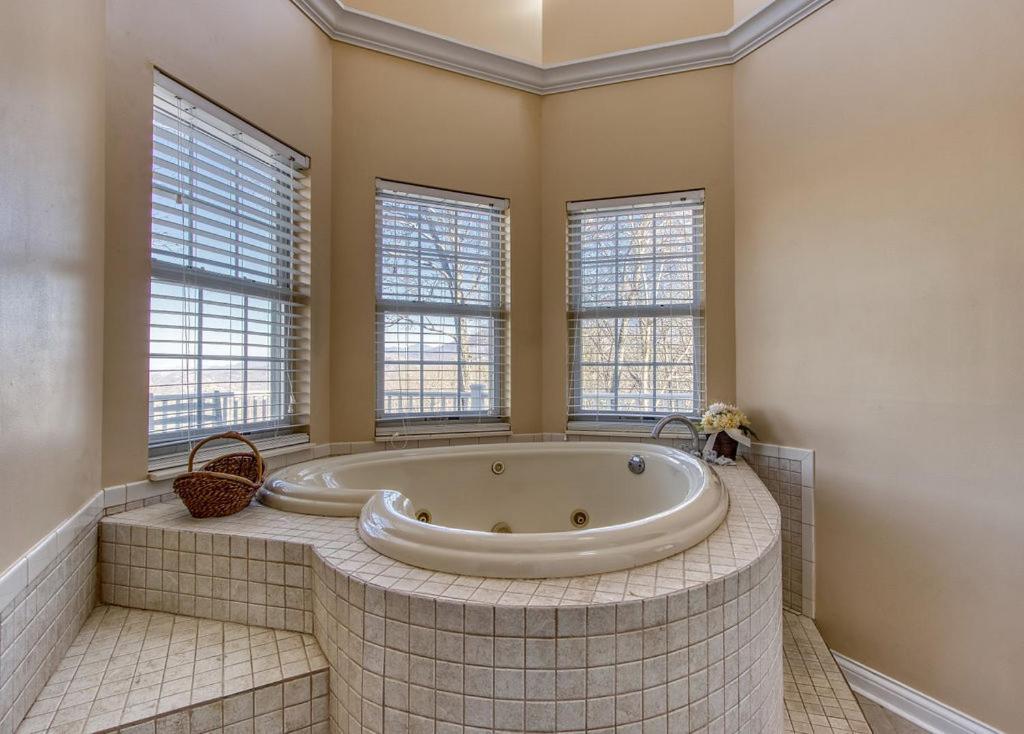 Ober Hideaway, Hot Tub, Wifi, 1089 Free Tickets Each Paid Day, Dollywood And More جاتلينبرج المظهر الخارجي الصورة