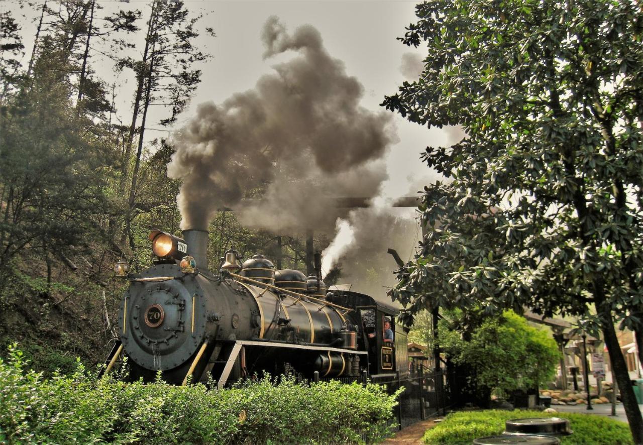 Ober Hideaway, Hot Tub, Wifi, 1089 Free Tickets Each Paid Day, Dollywood And More جاتلينبرج المظهر الخارجي الصورة